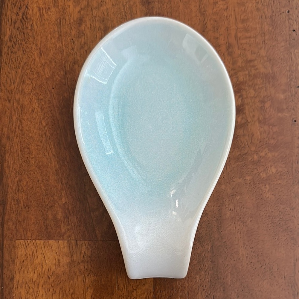 Elegant White and Light Blue Ceramic Spoon Rest